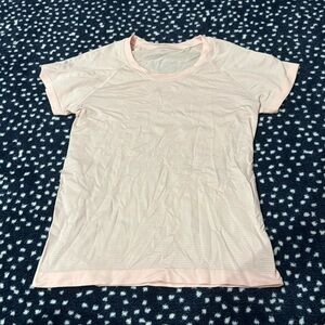 Swiftly Tech Short Sleeve | Strawberry Milkshake | Race Length | Size 4